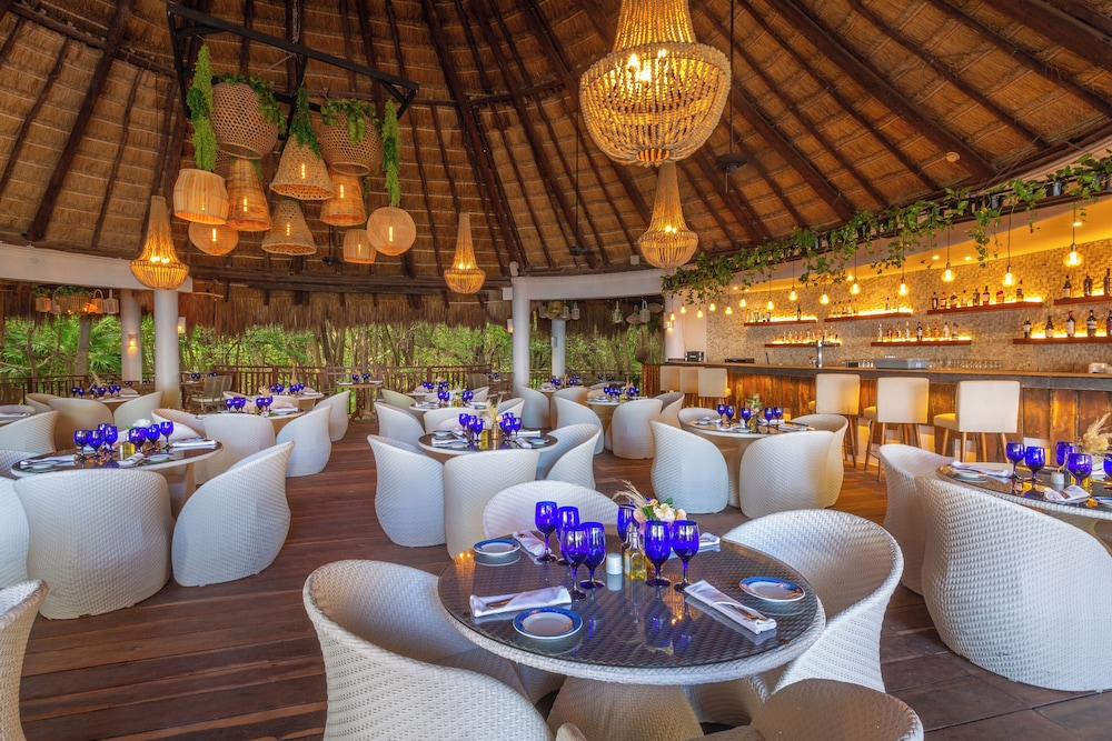 Sandos Caracol Nature Resort & Water Park All Inclusive — Restaurant in Playa del Carmen, Quintana Roo