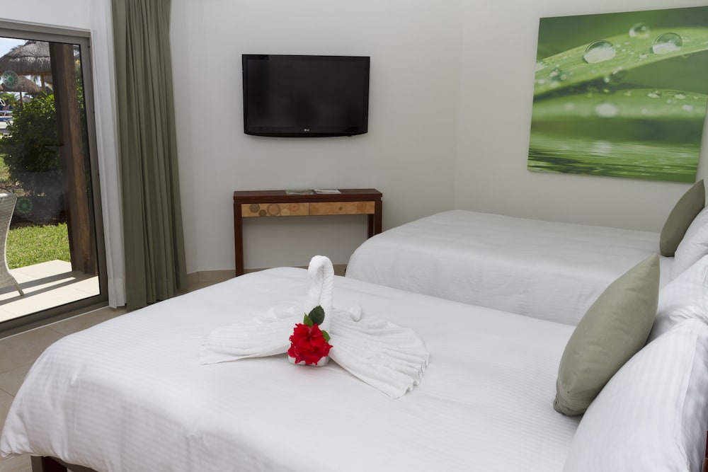 Sandos Caracol Nature Resort & Water Park All Inclusive — Rooms in Playa del Carmen, Quintana Roo