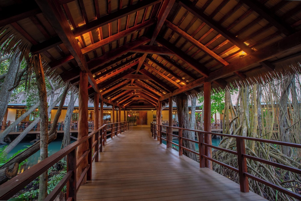 Sandos Caracol Nature Resort & Water Park All Inclusive — Restaurant in Playa del Carmen, Quintana Roo