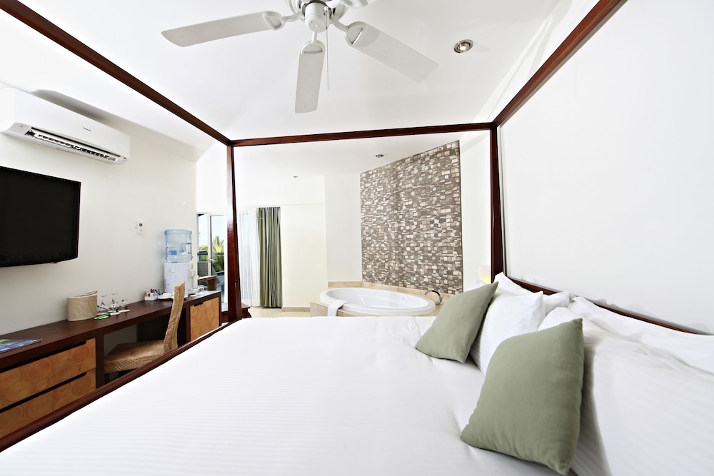 Sandos Caracol Nature Resort & Water Park All Inclusive — Rooms in Playa del Carmen, Quintana Roo