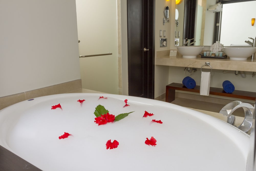 Sandos Caracol Nature Resort & Water Park All Inclusive — Rooms in Playa del Carmen, Quintana Roo