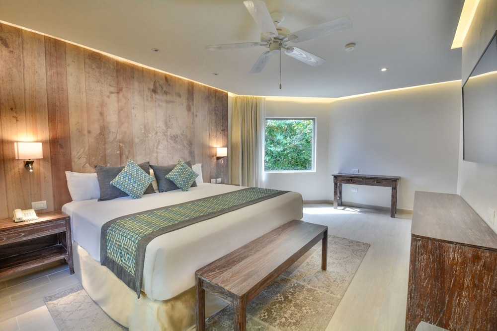Sandos Caracol Nature Resort & Water Park All Inclusive — Rooms in Playa del Carmen, Quintana Roo