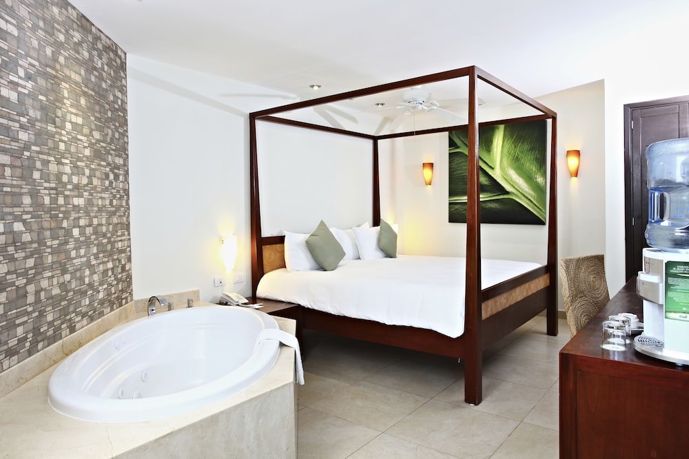 Sandos Caracol Nature Resort & Water Park All Inclusive — Rooms in Playa del Carmen, Quintana Roo