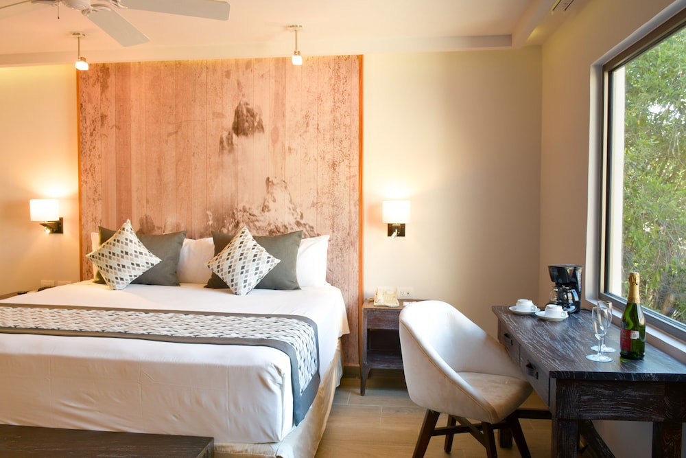 Sandos Caracol Nature Resort & Water Park All Inclusive — Rooms in Playa del Carmen, Quintana Roo