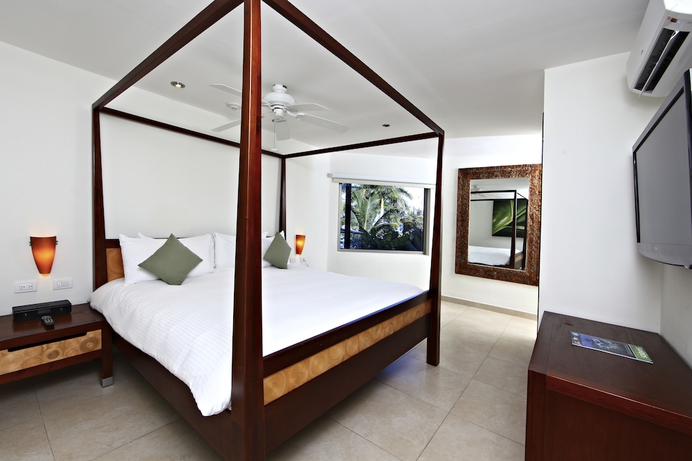 Sandos Caracol Nature Resort & Water Park All Inclusive — Rooms in Playa del Carmen, Quintana Roo