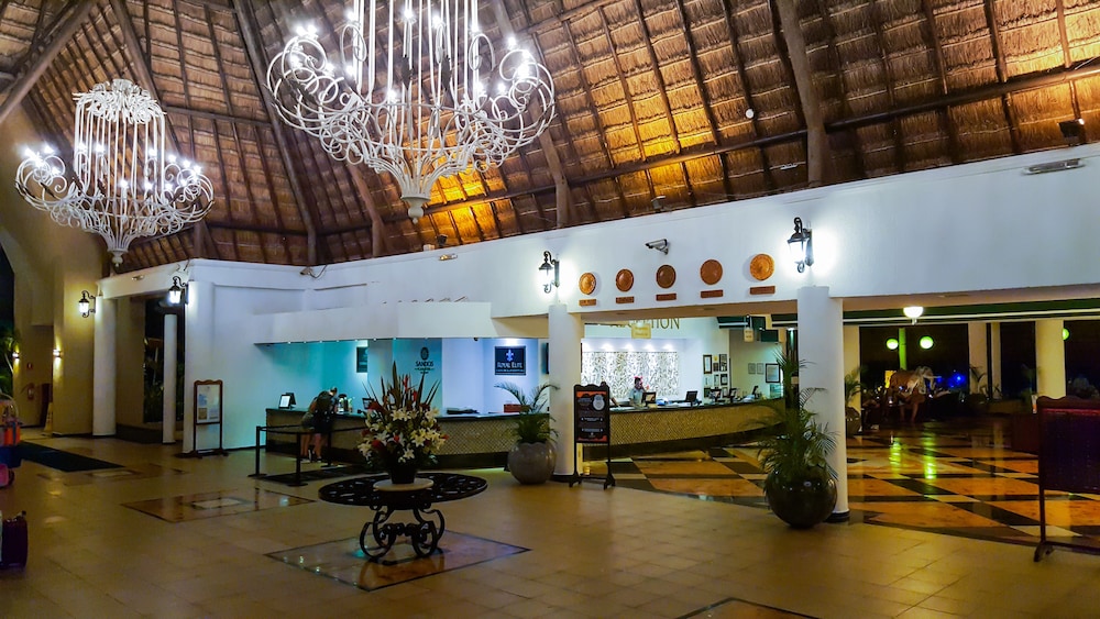 Sandos Caracol Nature Resort & Water Park All Inclusive — Shared spaces in Playa del Carmen, Quintana Roo