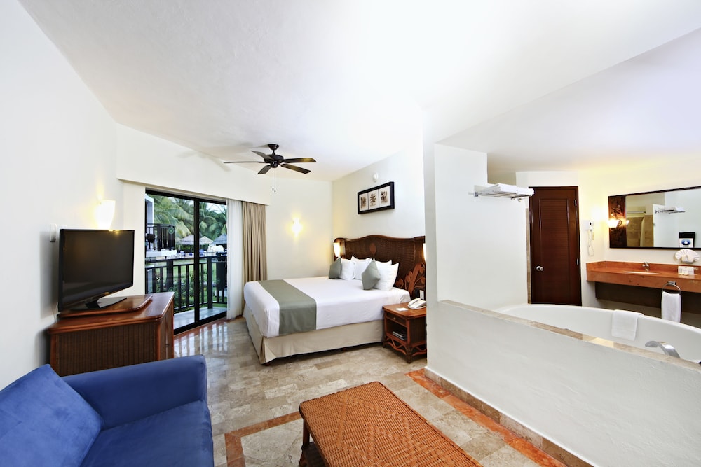 Sandos Caracol Nature Resort & Water Park All Inclusive — Rooms in Playa del Carmen, Quintana Roo