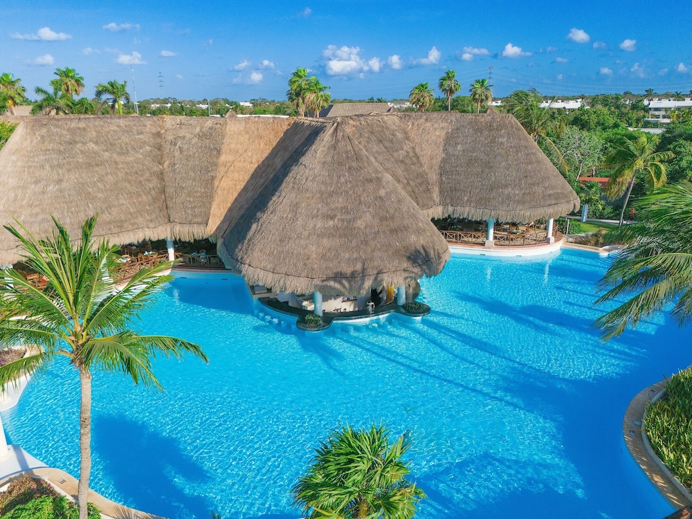 Grand Palladium Kantenah Resort & Spa All Inclusive — Swimming pool in Xetna, Quintana Roo