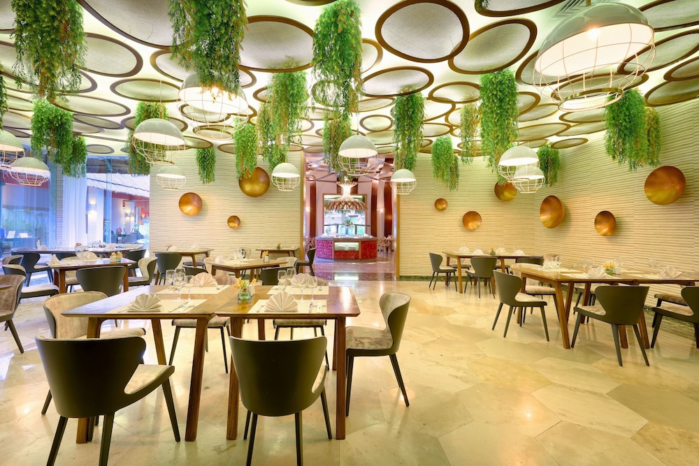 Grand Palladium Kantenah Resort & Spa All Inclusive — Restaurant & bars in Xetna, Quintana Roo