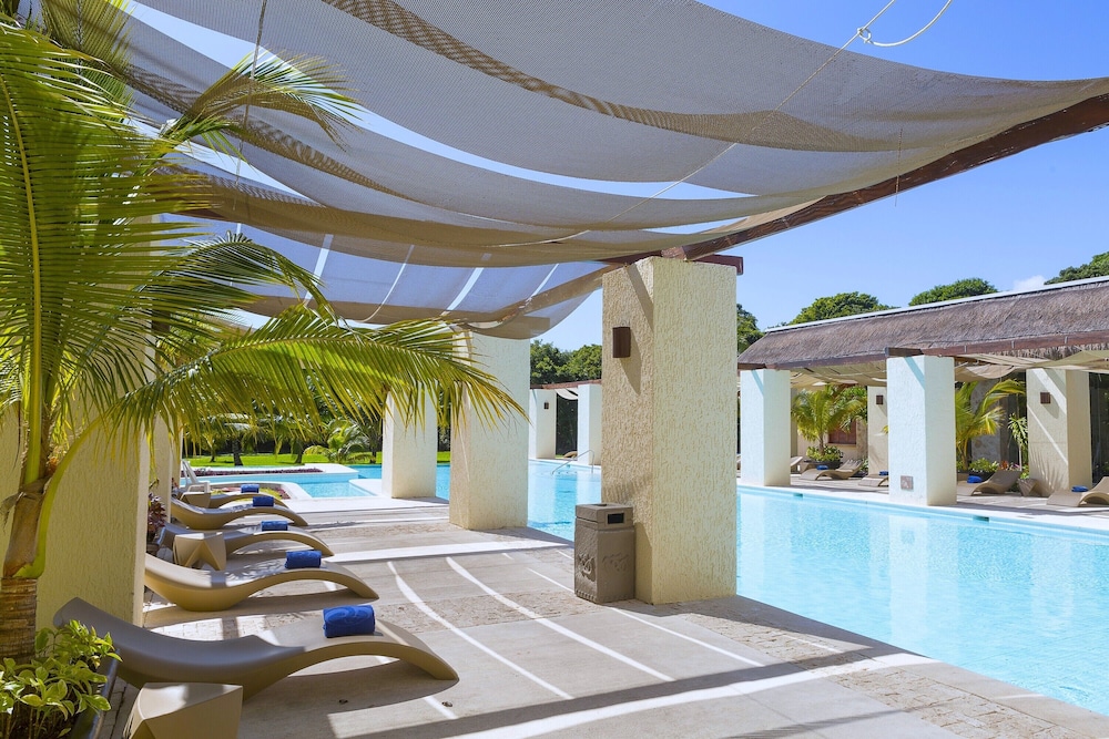 Grand Palladium Kantenah Resort & Spa All Inclusive — Swimming pool in Xetna, Quintana Roo