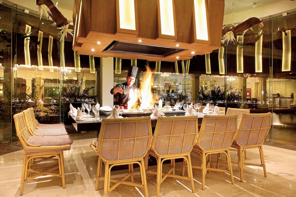 Grand Palladium Kantenah Resort & Spa All Inclusive — Restaurant & bars in Xetna, Quintana Roo