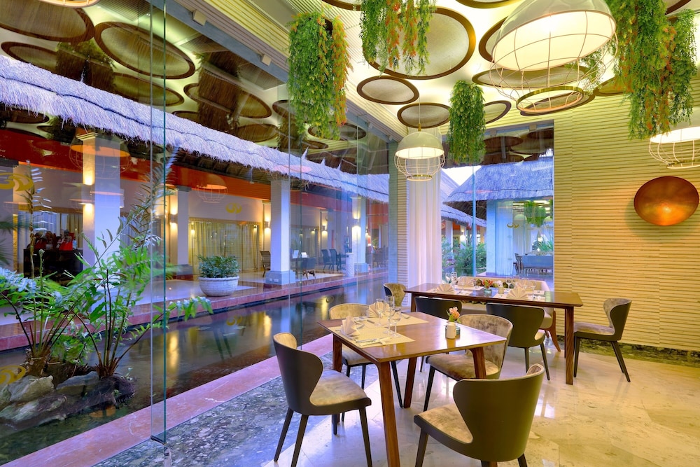 Grand Palladium Kantenah Resort & Spa All Inclusive — Restaurant & bars in Xetna, Quintana Roo