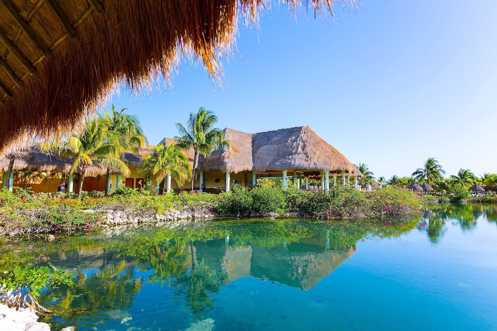 Grand Palladium Kantenah Resort & Spa All Inclusive — Hotel building in Xetna, Quintana Roo
