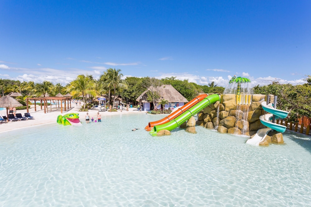 Grand Palladium Kantenah Resort & Spa All Inclusive — Swimming pool in Xetna, Quintana Roo
