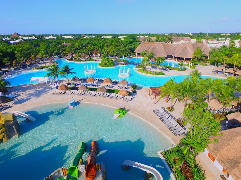 Grand Palladium Kantenah Resort & Spa All Inclusive — Swimming pool in Xetna, Quintana Roo