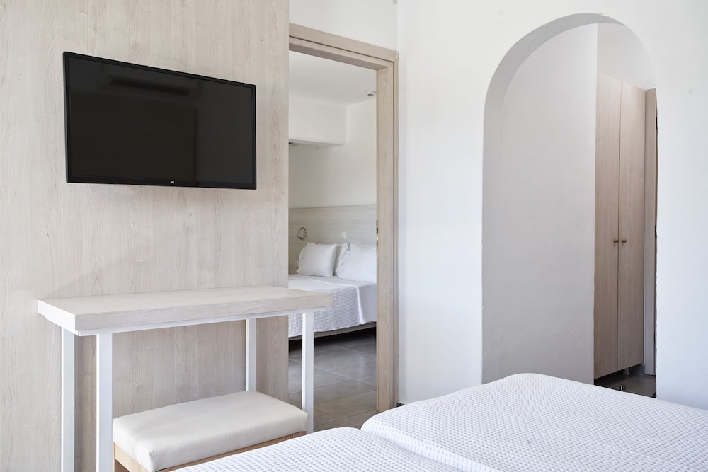 Blue Bay Beach Resort — Hotel rooms in Ialyssos, South Aegean