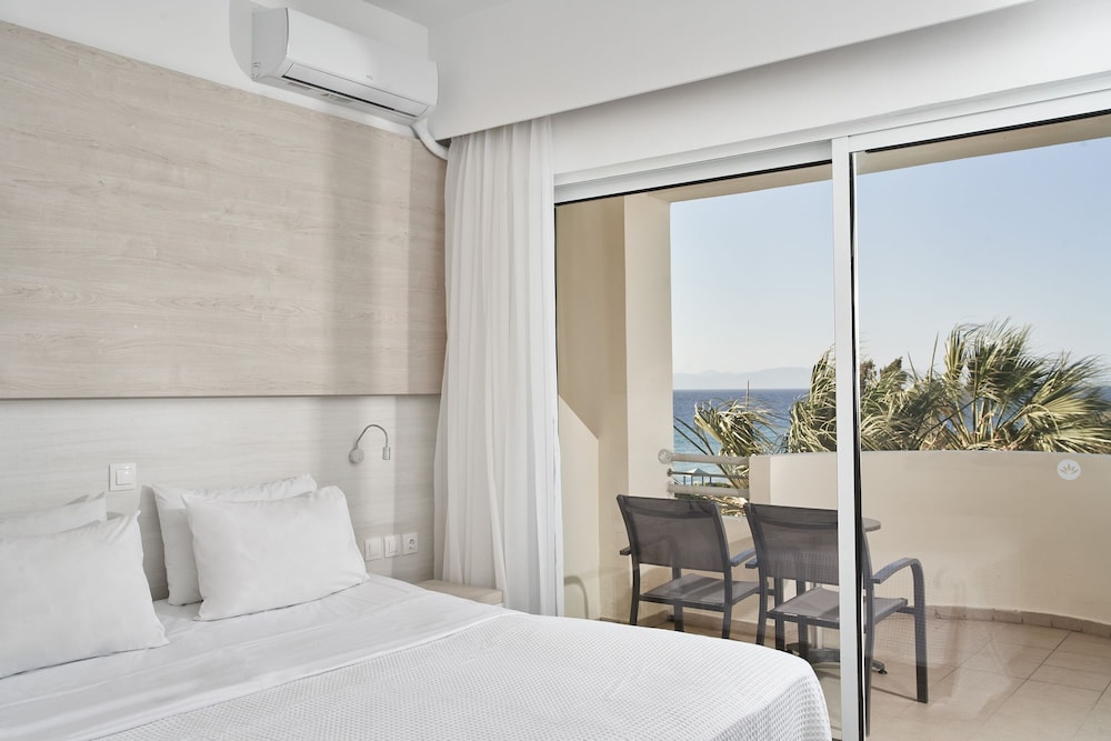 Blue Bay Beach Resort — Hotel rooms in Ialyssos, South Aegean