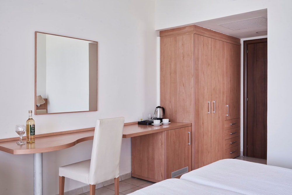 Blue Bay Beach Resort — Hotel rooms in Ialyssos, South Aegean