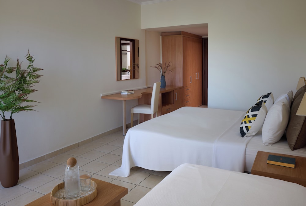 Blue Bay Beach Resort — Hotel rooms in Ialyssos, South Aegean