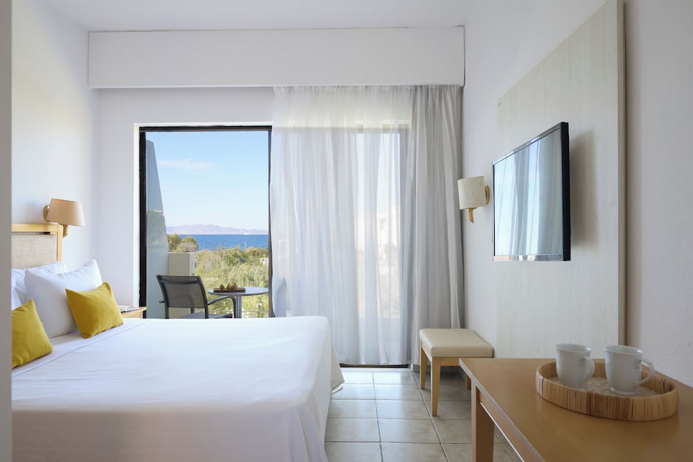 Blue Bay Beach Resort — Hotel rooms in Ialyssos, South Aegean