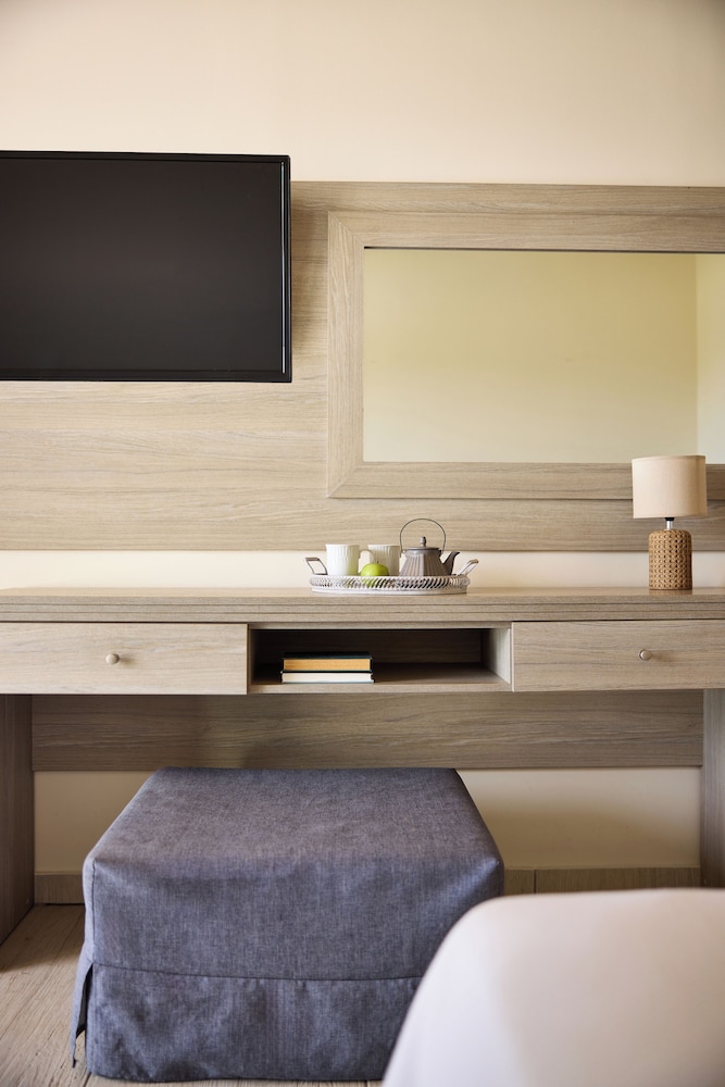 Blue Bay Beach Resort — Hotel rooms in Ialyssos, South Aegean