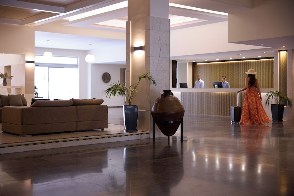 Blue Bay Beach Resort — Hotel building in Ialyssos, South Aegean