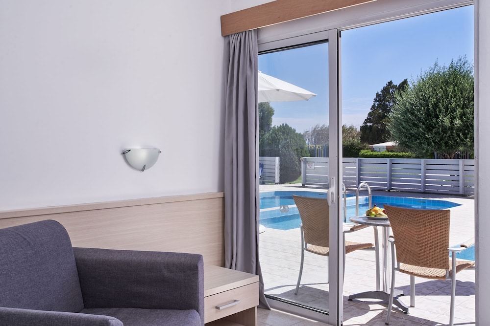 Blue Bay Beach Resort — Hotel rooms in Ialyssos, South Aegean
