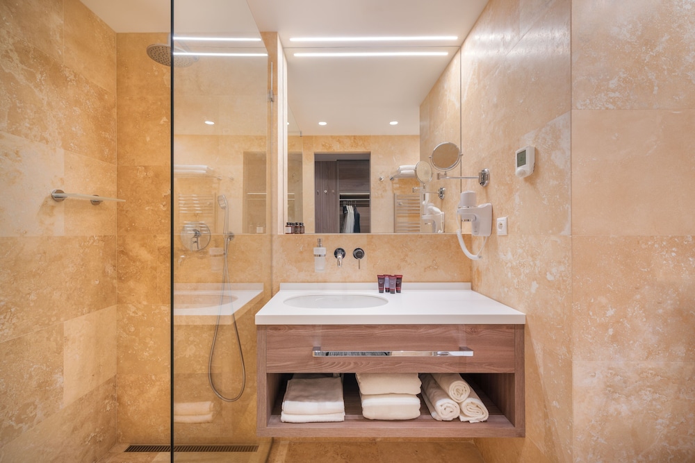 Hotel CUBE Prague — Hotel rooms in Prague, Prague