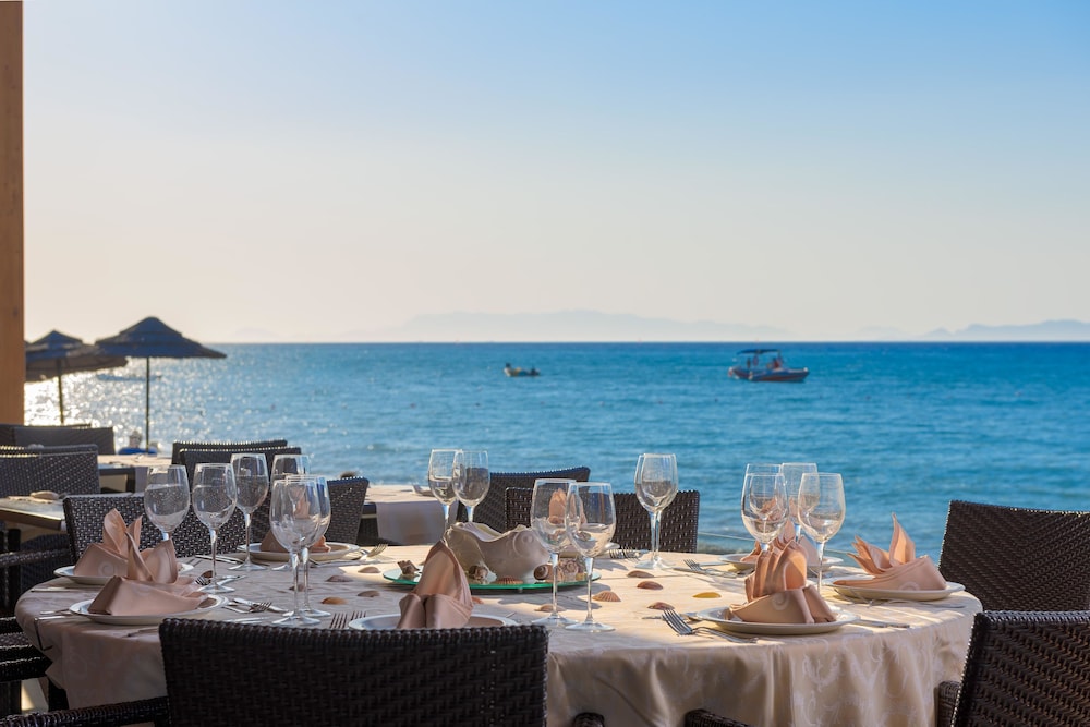 Avra Beach Resort Hotel & Bungalows - All Inclusive — Restaurant in Ialyssos, South Aegean