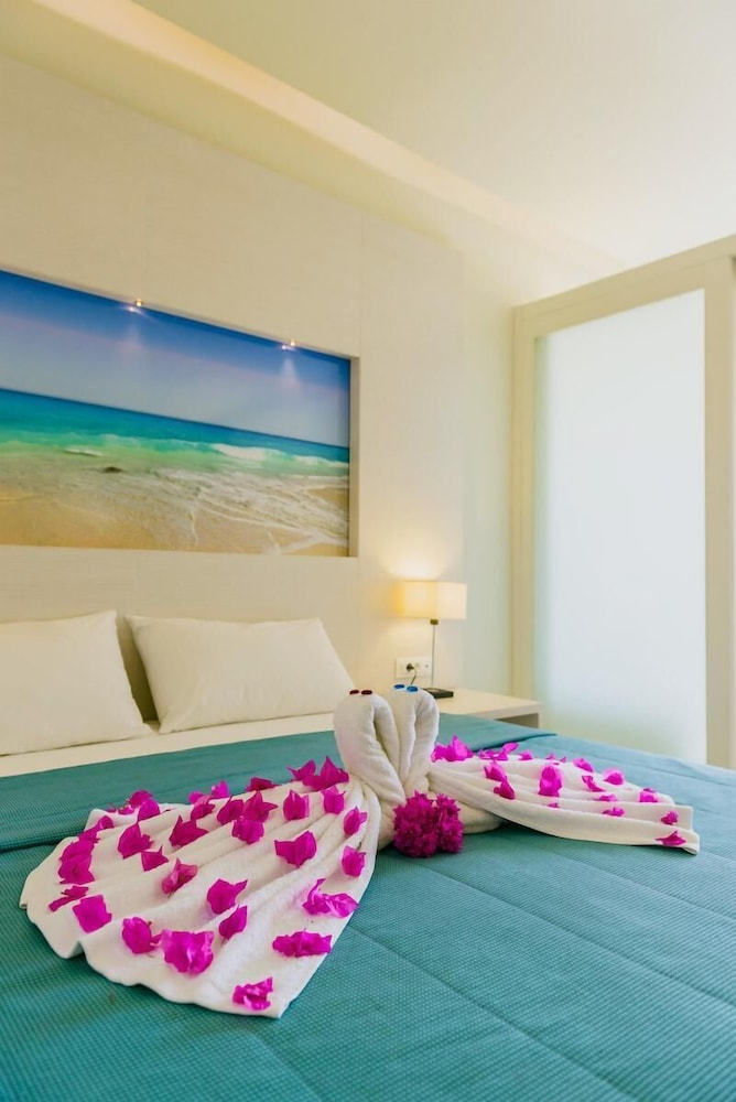 Lindos White Hotel & Suites — Rooms in Lindos, South Aegean