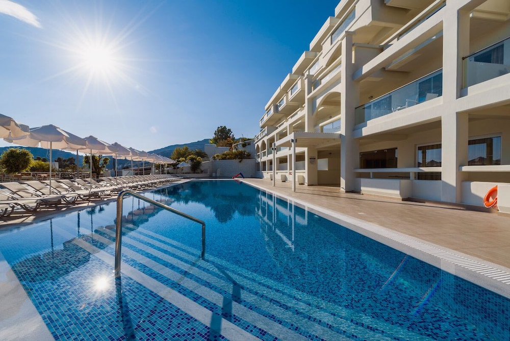 Lindos White Hotel & Suites — Rooms in Lindos, South Aegean