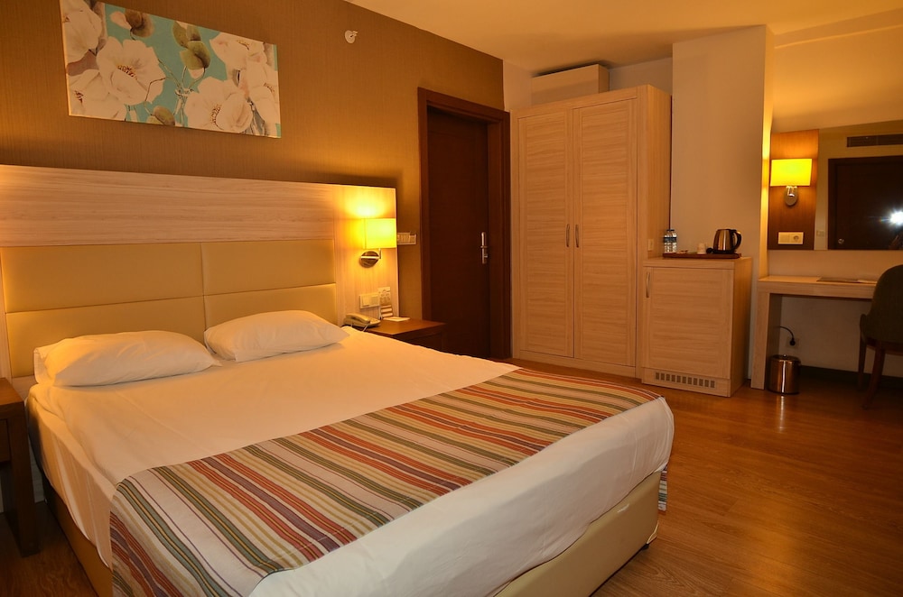 Side Prenses Resort Hotel & Spa - All Inclusive — Hotel rooms in Side