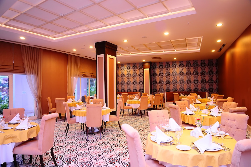 Side Prenses Resort Hotel & Spa - All Inclusive — Restaurant & bars in Side