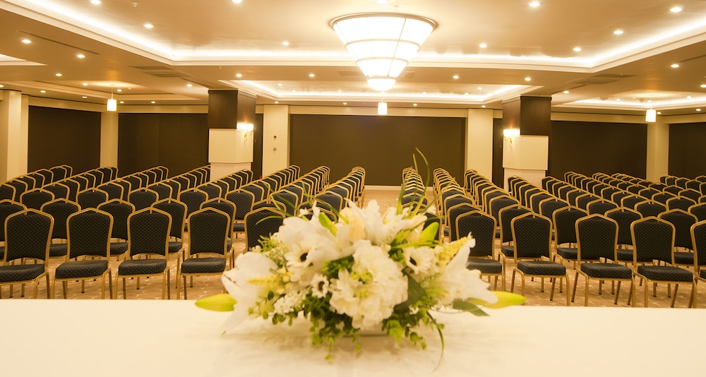 Side Prenses Resort Hotel & Spa - All Inclusive — Hotel building in Side