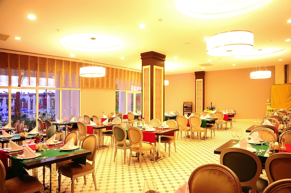 Side Prenses Resort Hotel & Spa - All Inclusive — Restaurant & bars in Side