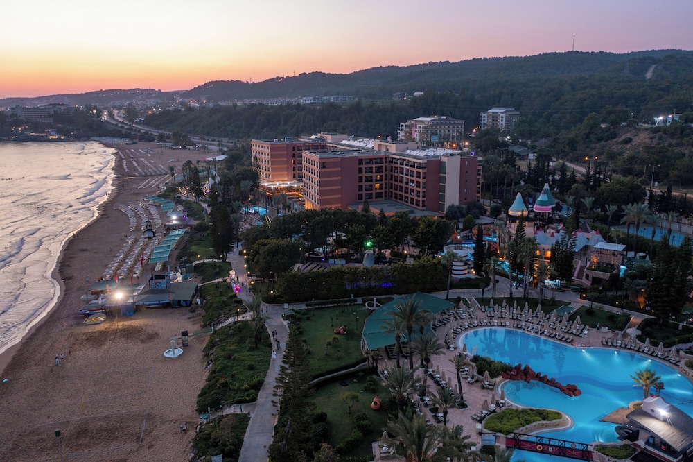 AQI Pegasos Royal - All inclusive — Hotel building in Avsallar