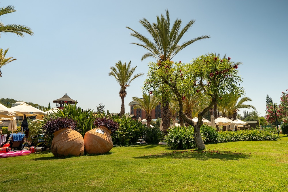 AQI Pegasos Royal - All inclusive — Hotel building in Avsallar