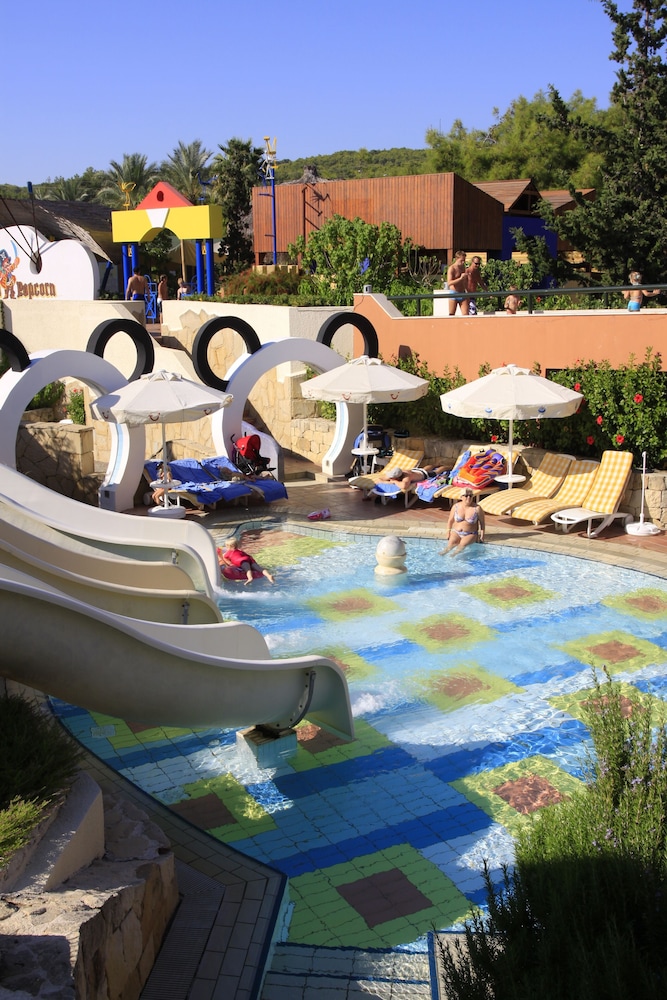 AQI Pegasos Royal - All inclusive — Swimming pool in Avsallar