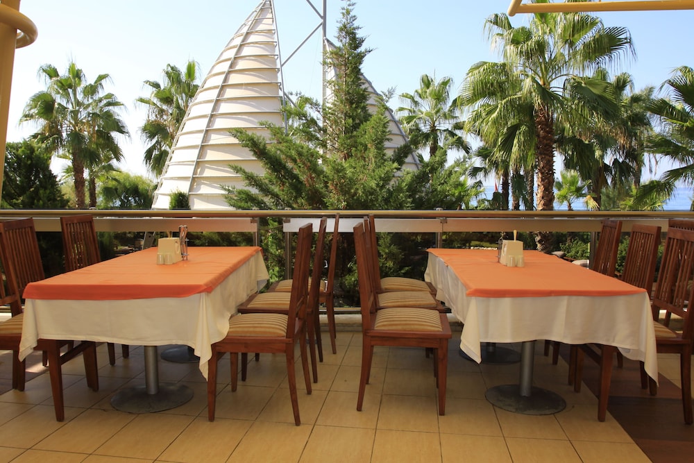 AQI Pegasos Royal - All inclusive — Restaurant & bars in Avsallar