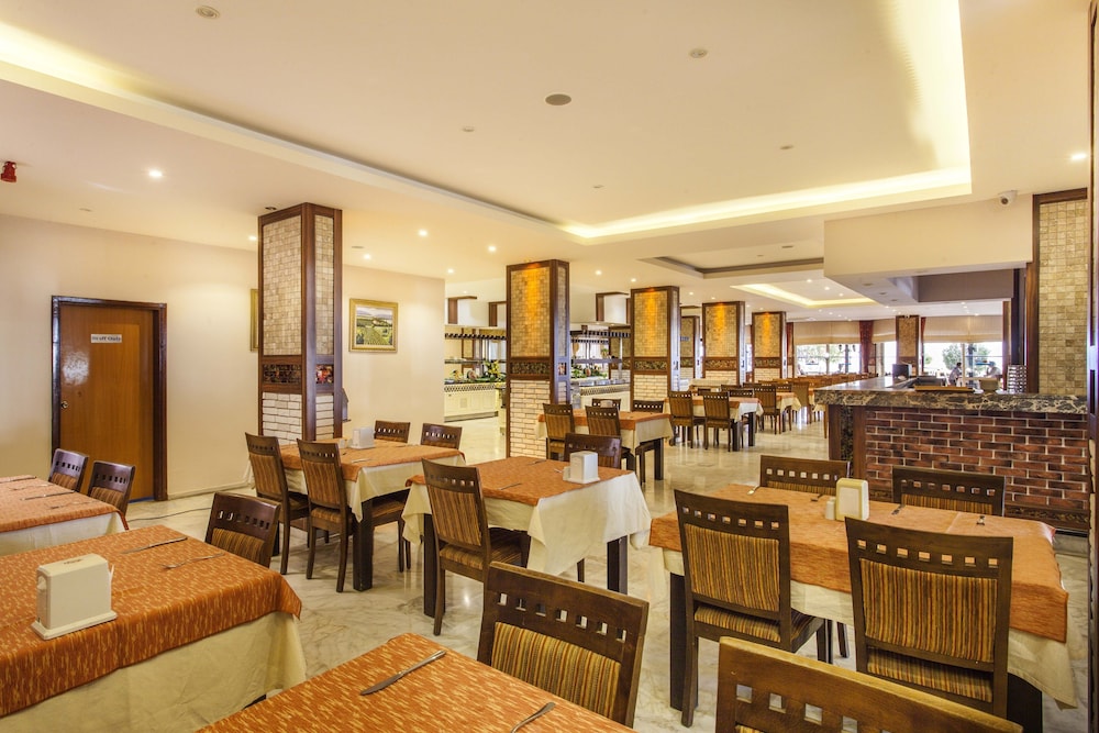 Kleopatra Beach Hotel - All Inclusive — Restaurant & bars in Alanya