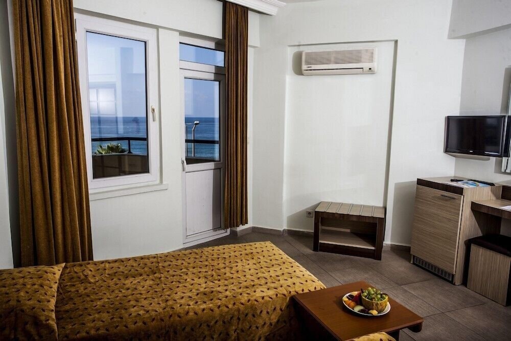 Kleopatra Beach Hotel - All Inclusive — Hotel rooms in Alanya