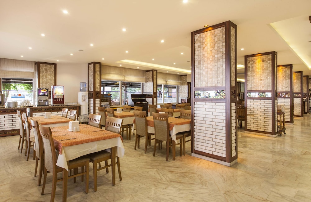 Kleopatra Beach Hotel - All Inclusive — Restaurant & bars in Alanya