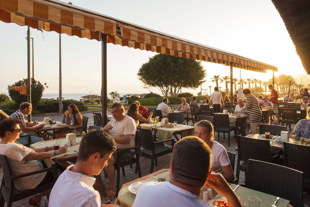 Kleopatra Beach Hotel - All Inclusive — Restaurant & bars in Alanya