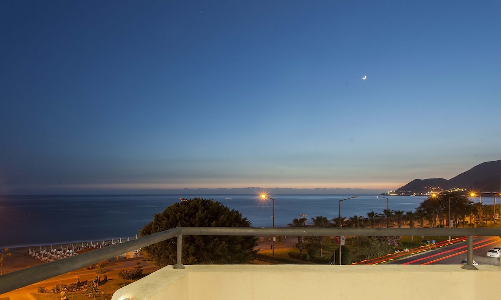 Kleopatra Beach Hotel - All Inclusive — Beach in Alanya