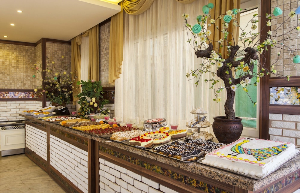Kleopatra Beach Hotel - All Inclusive — Restaurant & bars in Alanya