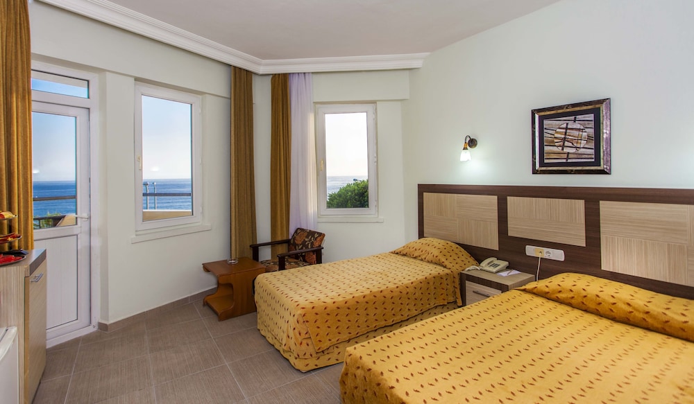 Kleopatra Beach Hotel - All Inclusive — Hotel rooms in Alanya