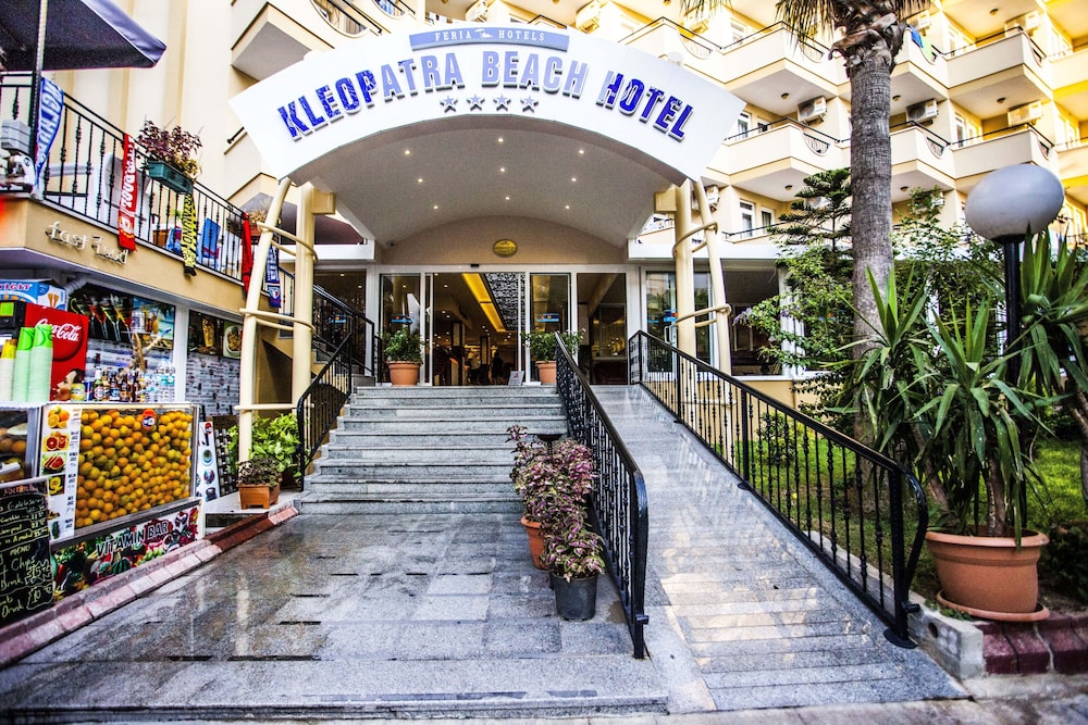 Kleopatra Beach Hotel - All Inclusive — Hotel building in Alanya