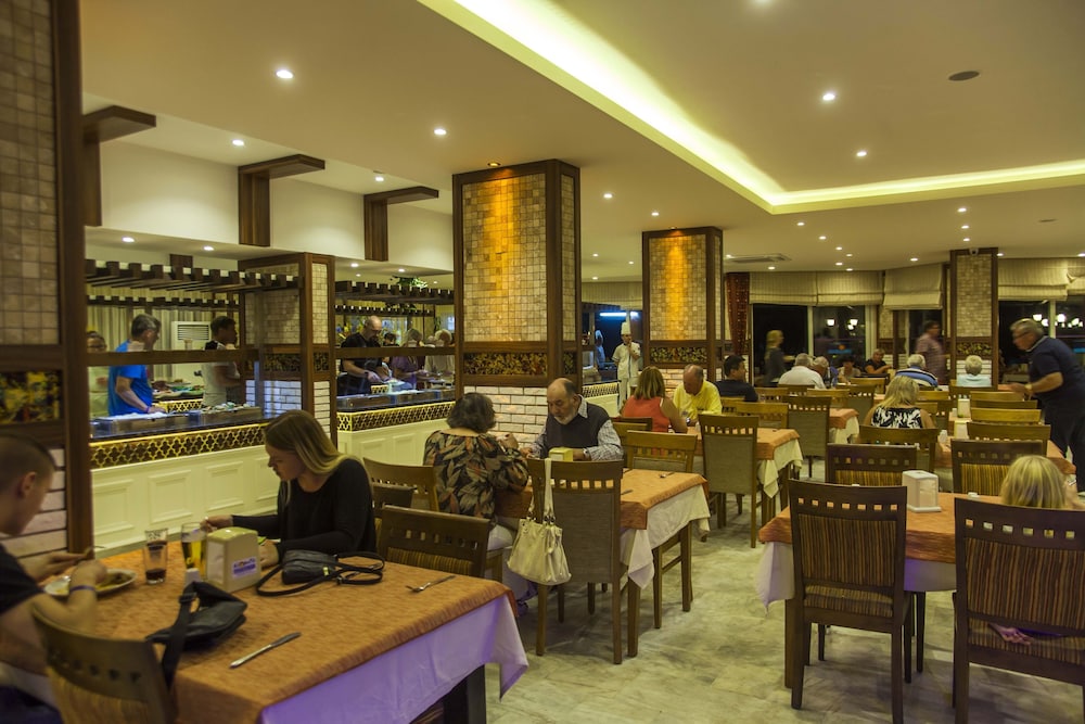 Kleopatra Beach Hotel - All Inclusive — Restaurant & bars in Alanya
