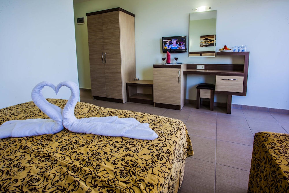 Kleopatra Beach Hotel - All Inclusive — Hotel rooms in Alanya