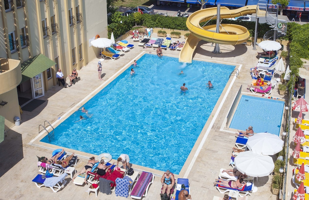 Kleopatra Beach Hotel - All Inclusive — Swimming pool in Alanya